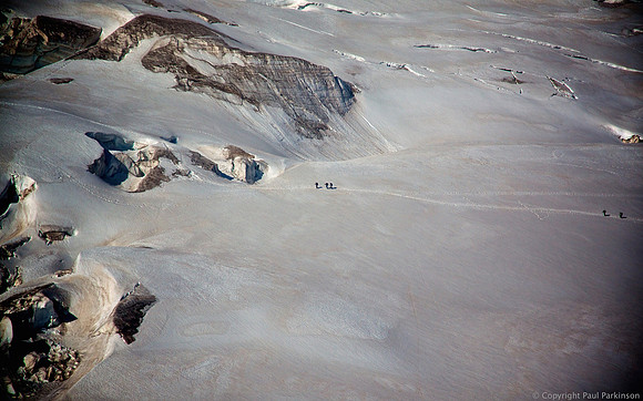 Mountaineers crossing La Vallée Blanche (3,400m)
